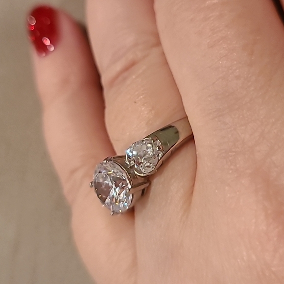 3 stone cubic zirconia stainless steel ring - Picture 3 of 8